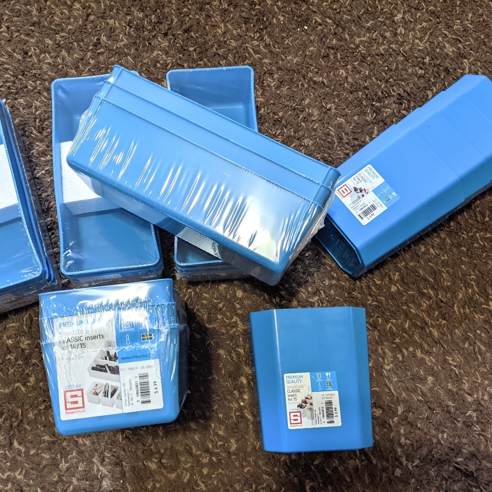 20 Plastic containers, turquoise blue
